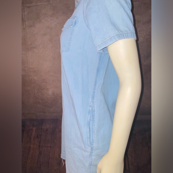 Levi's Claire Jean Dress w/pockets-Button Up-Raw hem-Women’s size M-EUC - Picture 3 of 6